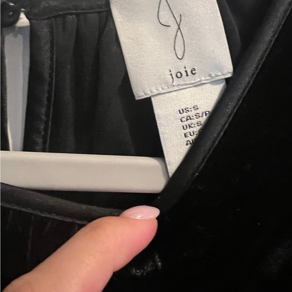 JOIE Black Velvet Blouse with Cut-out Sleeves Size Small - Picture 3 of 4